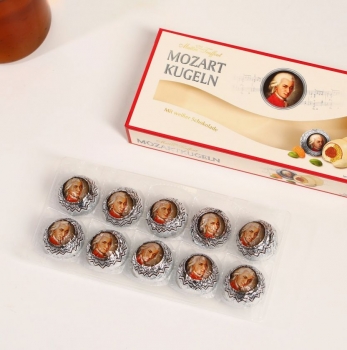 Шоколадные конфеты из белого шоколада MOZART Kugeln с марципановой начинкой Maitre Truffout 200 гр.